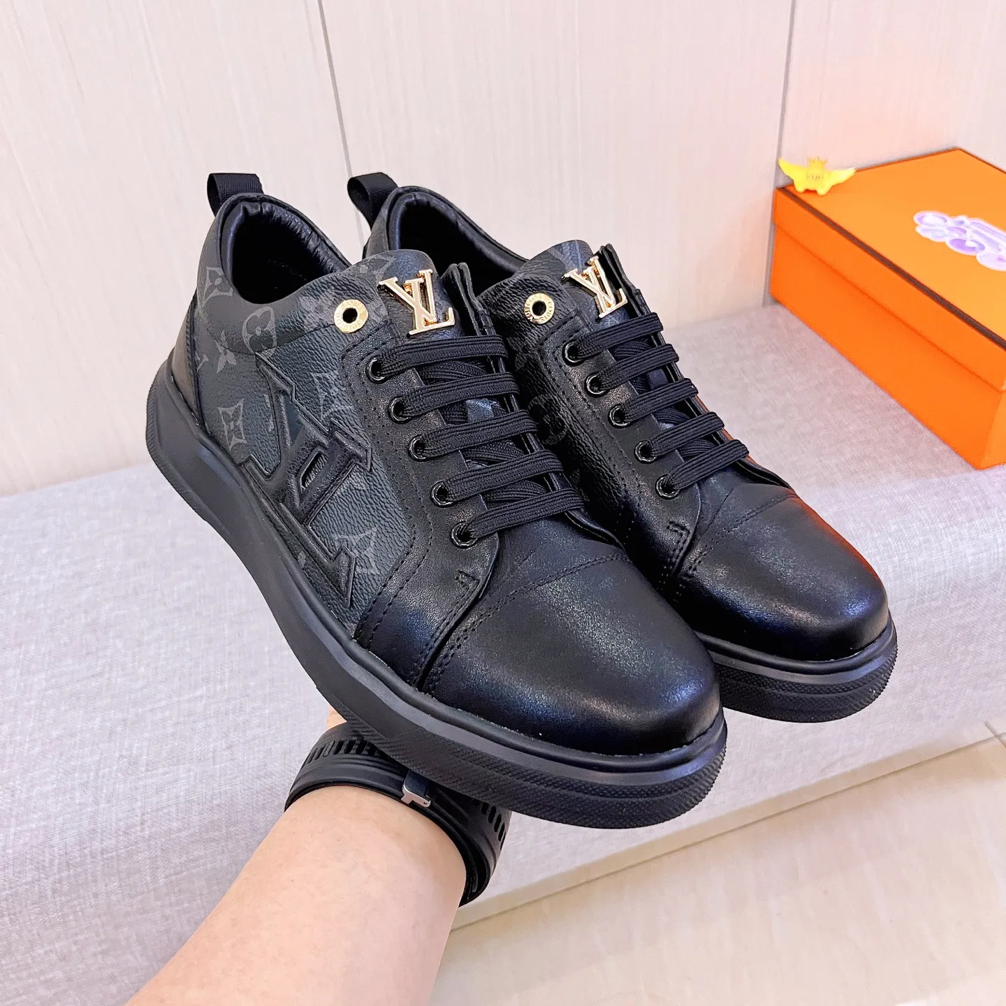 Men's Men's Shoes Men's Shoes💰 420 Men's Men's Shoes💰[LV]🔥Louis Vuitton Men's high-end brand official website 1:1 Latest masterpiece: The upper is made of Italian imported first-layer cowhide with a comfortable and breathable lining➕Original non-slip and wear-resistant outsole🔥, making walking more convenient and comfortable! An exclusive new model, a stunning work, a beautiful 1:1 replica [color] compared to the official quality! Create a fashionable personality to set off your uniqueness! A must-have for trendy men! Classic🔥Size: 38-44 Color: 🔥Multiple colors available🔥.